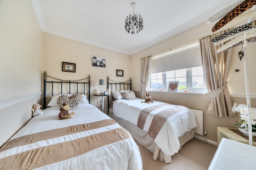 4 bedroom House for Sale Queen Elizabeth Close, Shefford, Bedfordshire