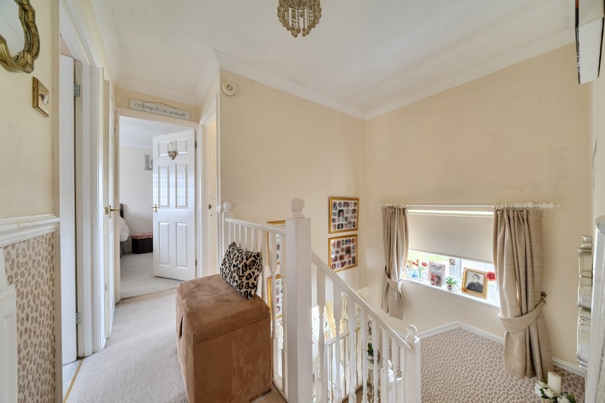 4 bedroom House for Sale Queen Elizabeth Close, Shefford, Bedfordshire