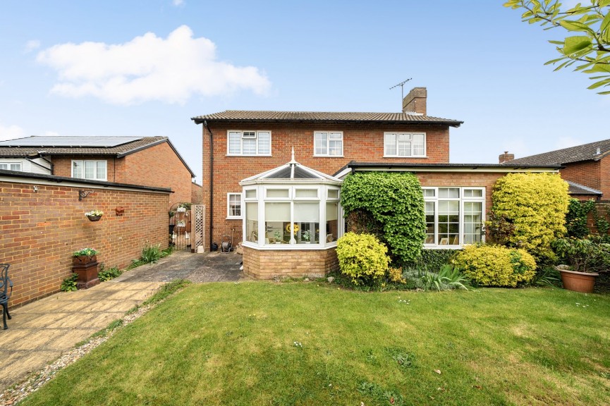 4 bedroom House for Sale Queen Elizabeth Close, Shefford, Bedfordshire