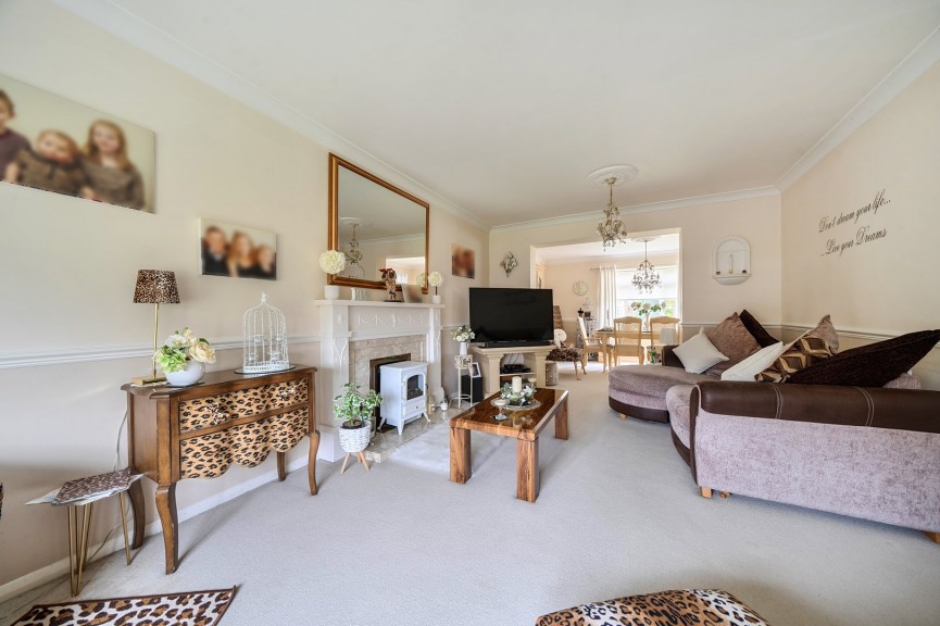 4 bedroom House for Sale Queen Elizabeth Close, Shefford, Bedfordshire