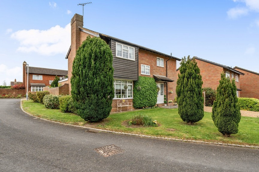 4 bedroom House for Sale Queen Elizabeth Close, Shefford, Bedfordshire