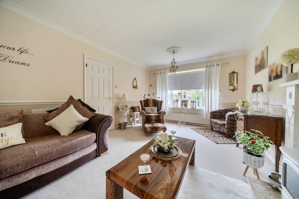 Queen Elizabeth Close, Shefford, Bedfordshire