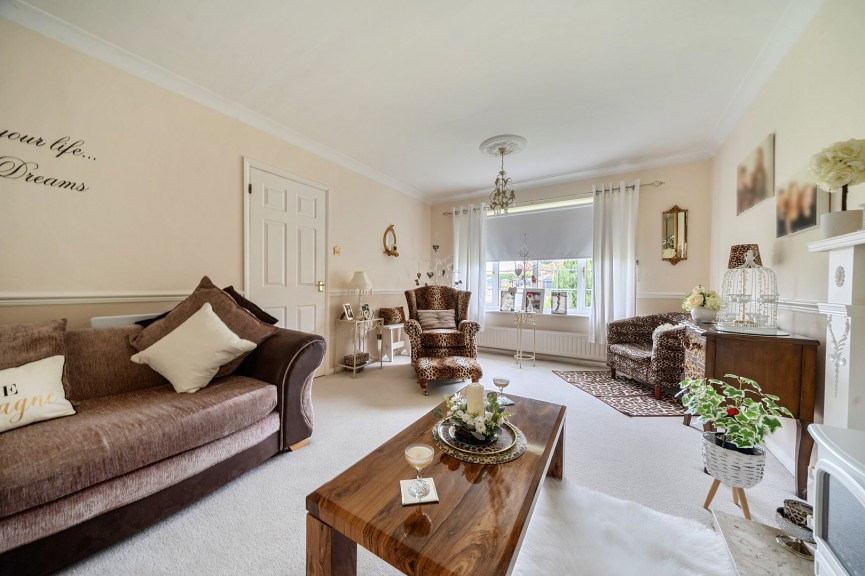 4 bedroom House for Sale Queen Elizabeth Close, Shefford, Bedfordshire