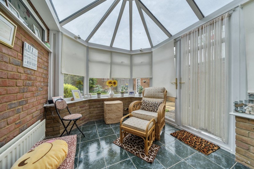 4 bedroom House for Sale Queen Elizabeth Close, Shefford, Bedfordshire