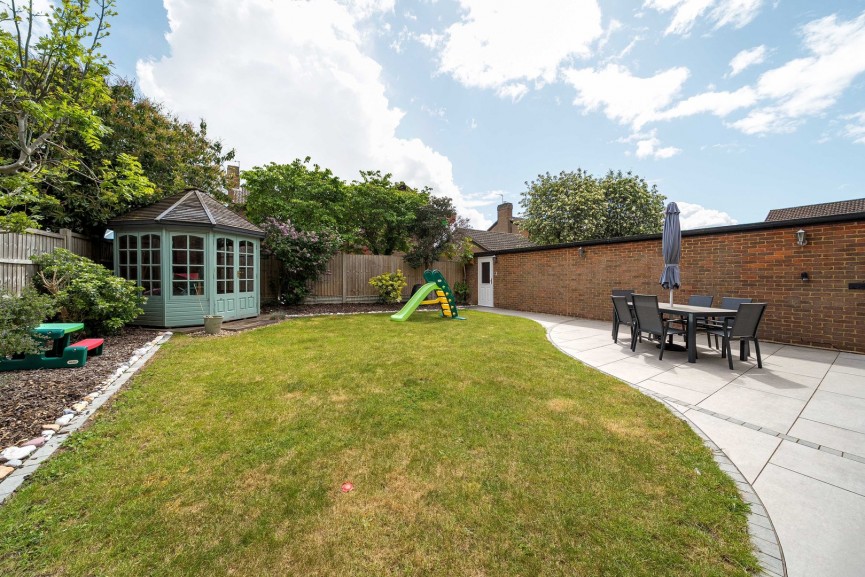 4 bedroom House for Sale Queen Elizabeth Close, Shefford, Bedfordshire