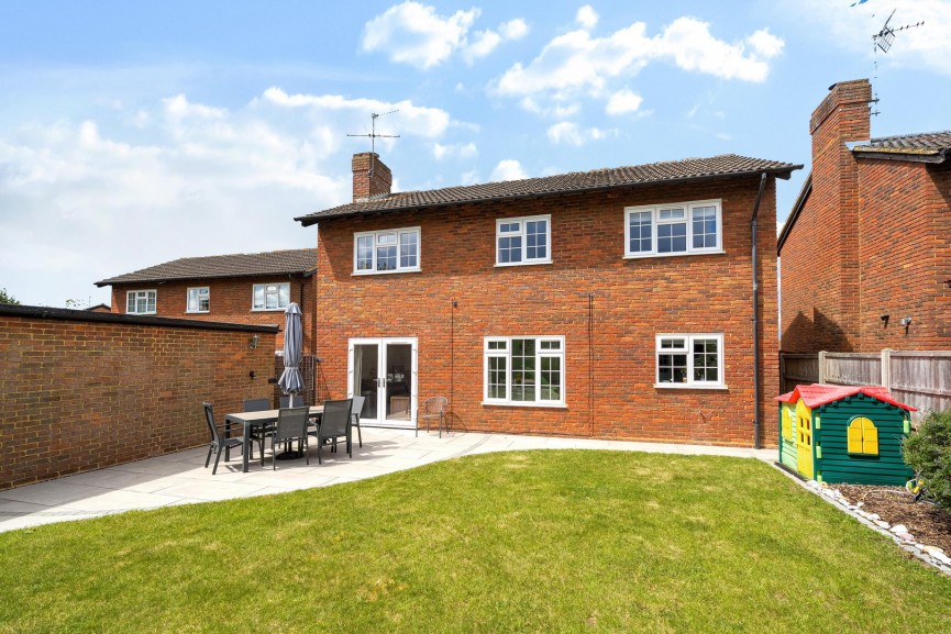 4 bedroom House for Sale Queen Elizabeth Close, Shefford, Bedfordshire