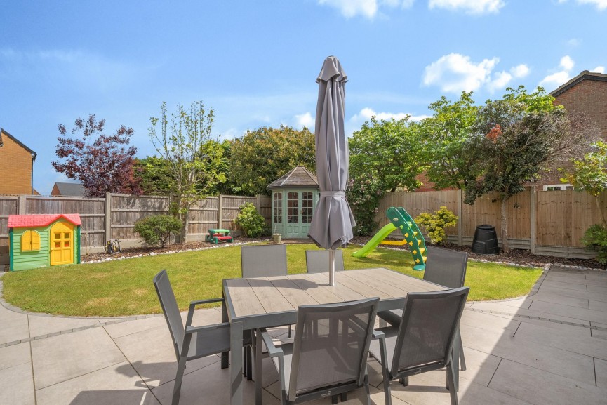 4 bedroom House for Sale Queen Elizabeth Close, Shefford, Bedfordshire