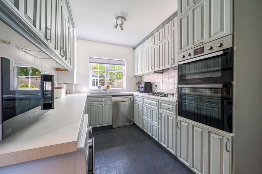 4 bedroom House for Sale Queen Elizabeth Close, Shefford, Bedfordshire