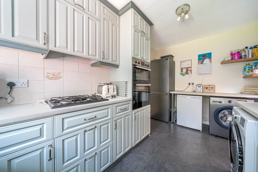 4 bedroom House for Sale Queen Elizabeth Close, Shefford, Bedfordshire