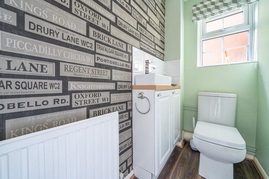 4 bedroom House for Sale Queen Elizabeth Close, Shefford, Bedfordshire