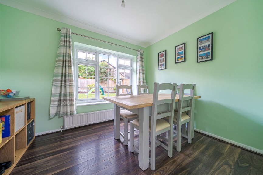 4 bedroom House for Sale Queen Elizabeth Close, Shefford, Bedfordshire