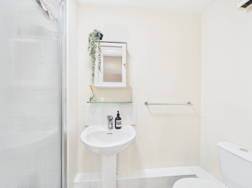 2 bedroom Flat for Sale Walsworth Road, HITCHIN, Hertfordshire