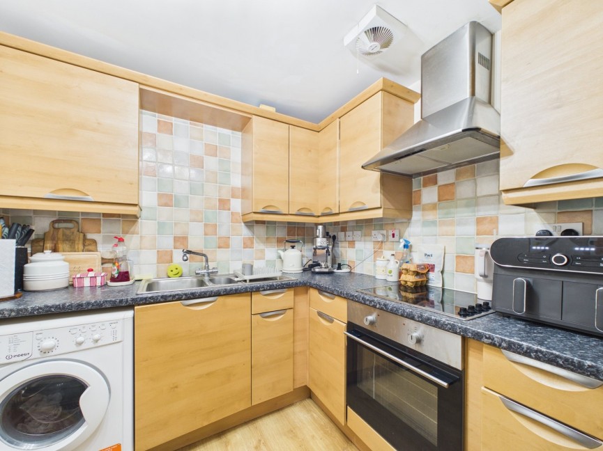 2 bedroom Flat for Sale Walsworth Road, HITCHIN, Hertfordshire