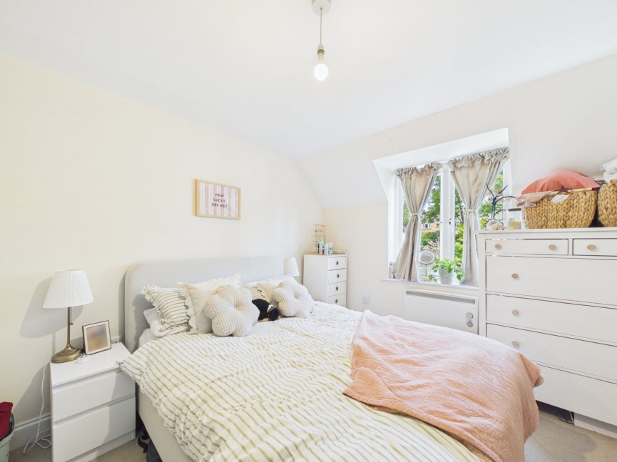2 bedroom Flat for Sale Walsworth Road, HITCHIN, Hertfordshire