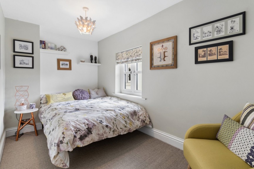 5 bedroom House for Sale Old School Lane, Stanford, Beds