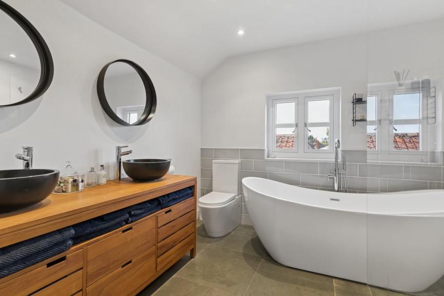 5 bedroom House for Sale Old School Lane, Stanford, Beds