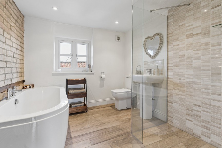 5 bedroom House for Sale Old School Lane, Stanford, Beds