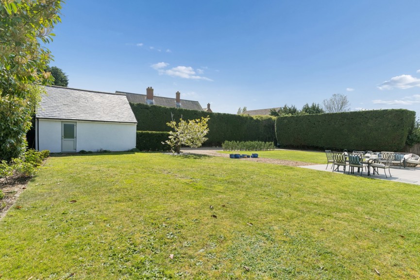 5 bedroom House for Sale Old School Lane, Stanford, Beds