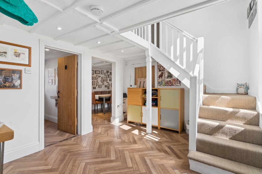 5 bedroom House for Sale Old School Lane, Stanford, Beds
