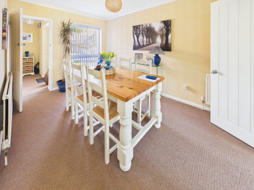 3 bedroom House for Sale Shaftesbury Way, Royston, Hertfordshire