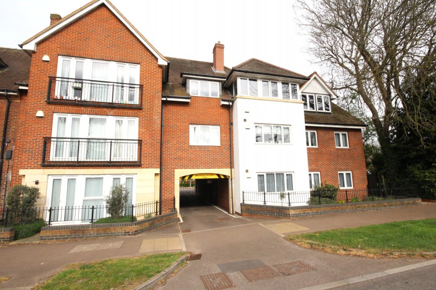 2 bedroom Flat for Sale Norton Way North, Letchworth Garden City, Hertfordshire