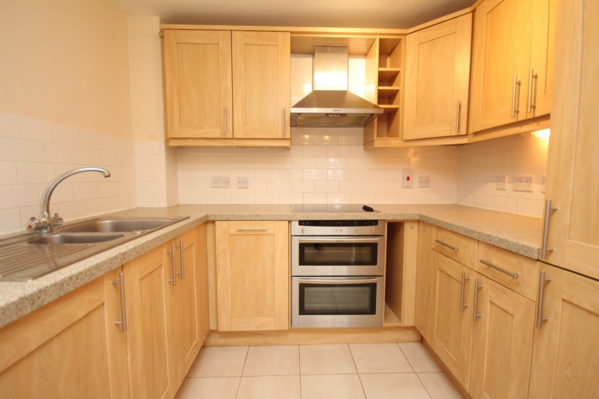 2 bedroom Flat for Sale Norton Way North, Letchworth Garden City, Hertfordshire