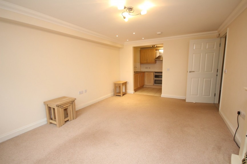 2 bedroom Flat for Sale Norton Way North, Letchworth Garden City, Hertfordshire