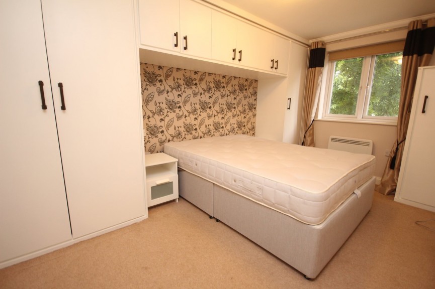 2 bedroom Flat for Sale Norton Way North, Letchworth Garden City, Hertfordshire