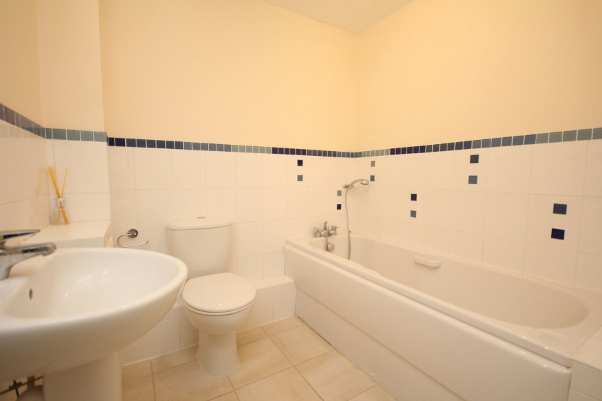 2 bedroom Flat for Sale Norton Way North, Letchworth Garden City, Hertfordshire