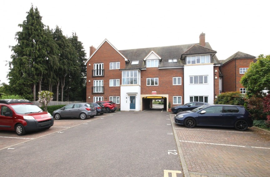 2 bedroom Flat for Sale Norton Way North, Letchworth Garden City, Hertfordshire