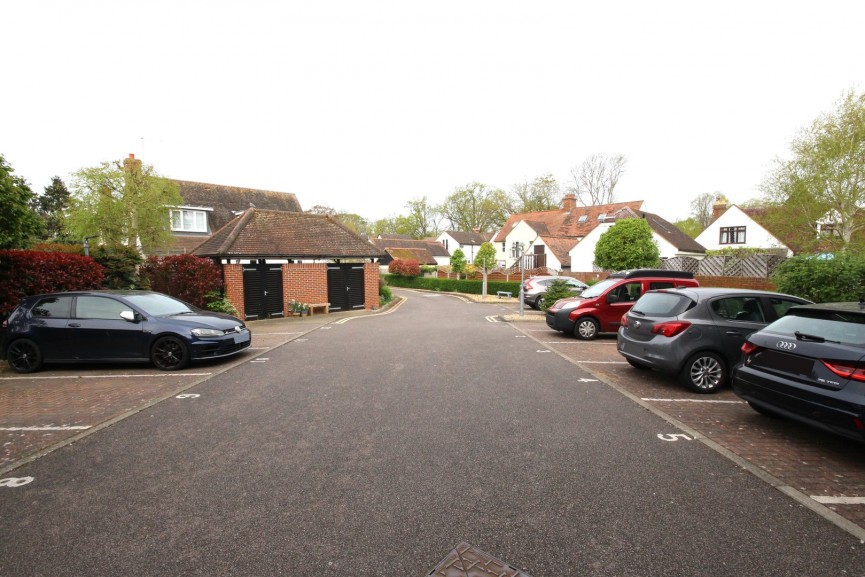 2 bedroom Flat for Sale Norton Way North, Letchworth Garden City, Hertfordshire