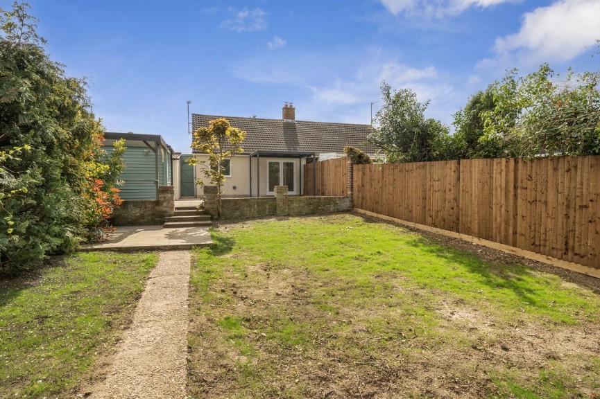 2 bedroom Bungalow for Sale Meppershall, Shefford, Bedfordshire