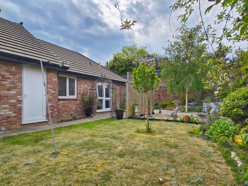 2 bedroom Bungalow for Sale Maulden, Bedfordshire