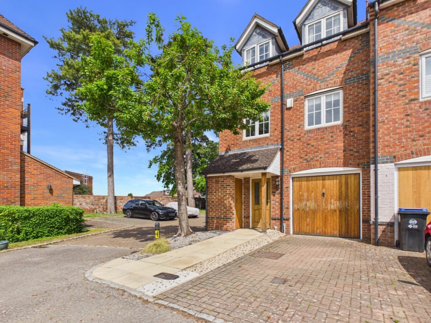 4 bedroom House for Sale South Road, Baldock, Hertfordshire