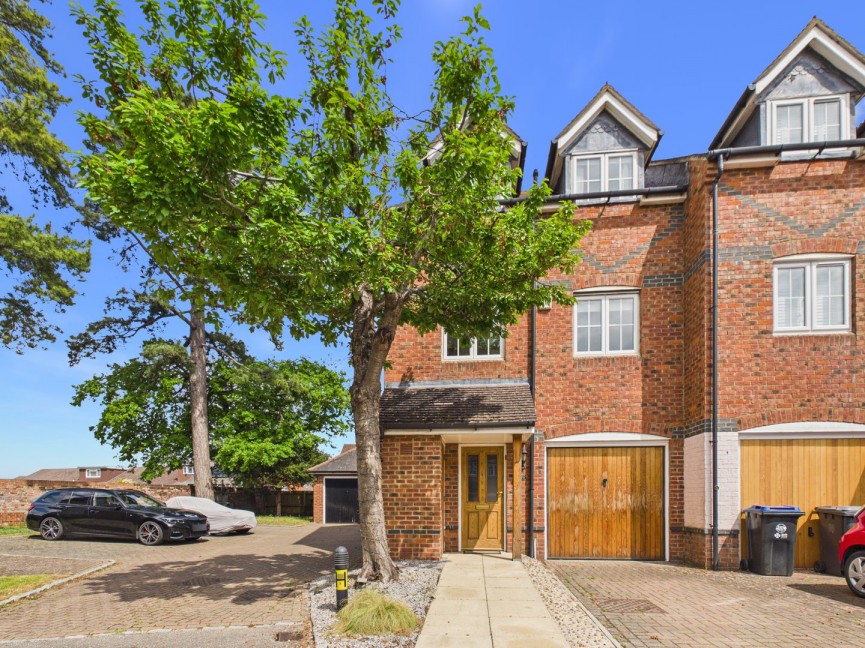 4 bedroom House for Sale South Road, Baldock, Hertfordshire