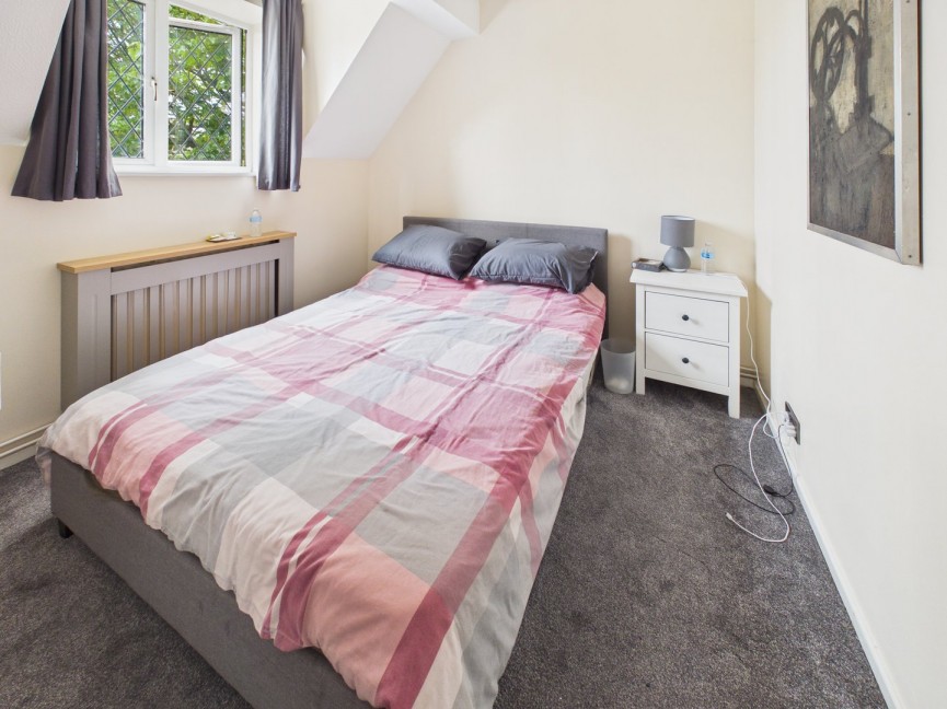 2 bedroom House for Sale High Street, Baldock, Hertfordshire