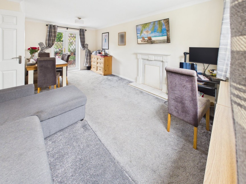 2 bedroom House for Sale High Street, Baldock, Hertfordshire