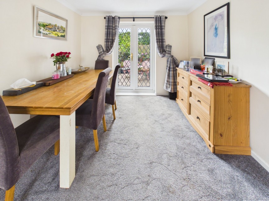 2 bedroom House for Sale High Street, Baldock, Hertfordshire