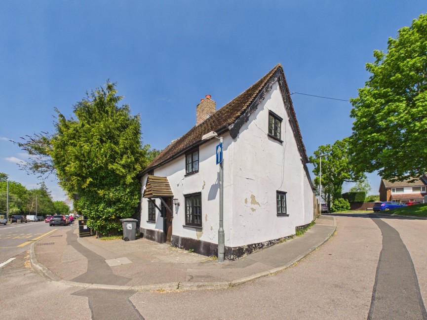 2 bedroom House for Sale High Street, Baldock, Hertfordshire