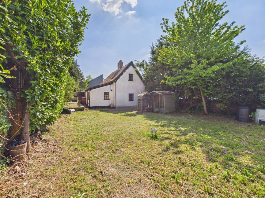2 bedroom House for Sale High Street, Baldock, Hertfordshire