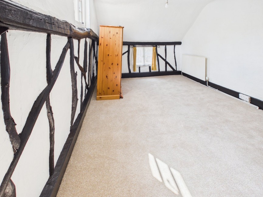 2 bedroom House for Sale High Street, Baldock, Hertfordshire