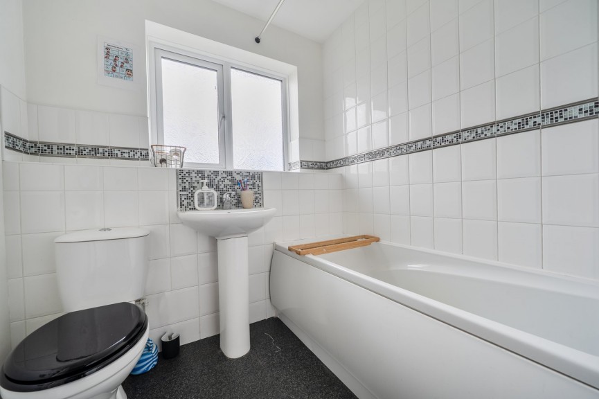 4 bedroom House for Sale Elgar Drive, Shefford, Bedfordshire