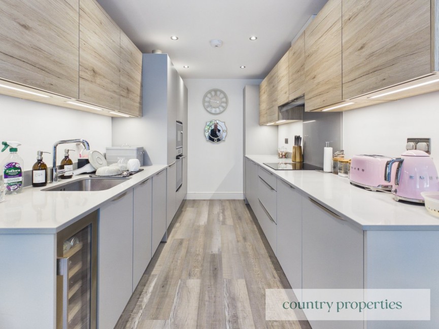 2 bedroom Flat for Sale Church Street, Welwyn, Hertfordshire
