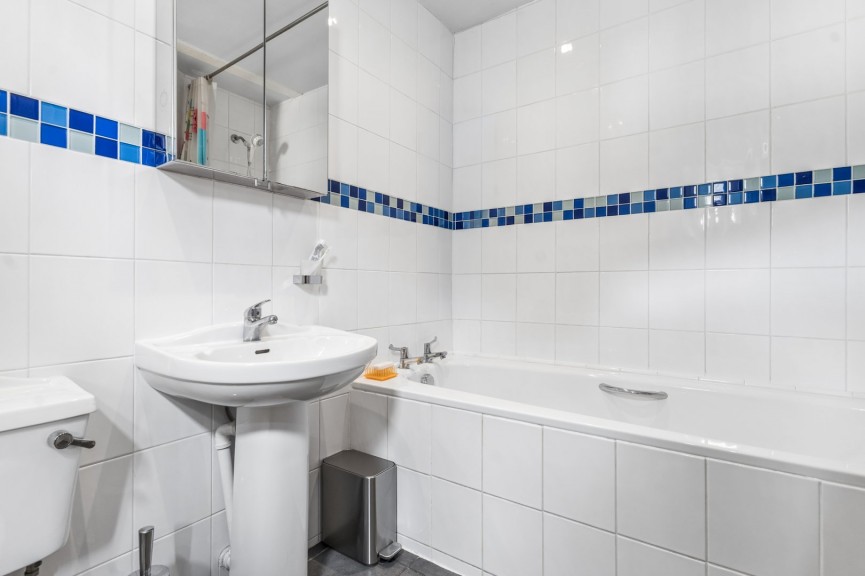 4 bedroom House for Sale Balmoral Road, Hitchin, Hertfordshire