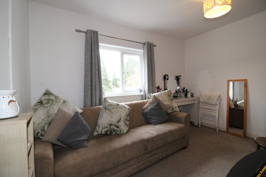 2 bedroom House for Letting Queens Road, Royston, Hertfordshire