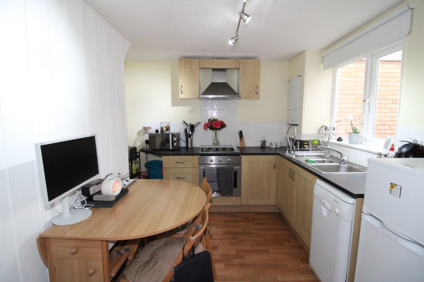 2 bedroom House for Letting Queens Road, Royston, Hertfordshire