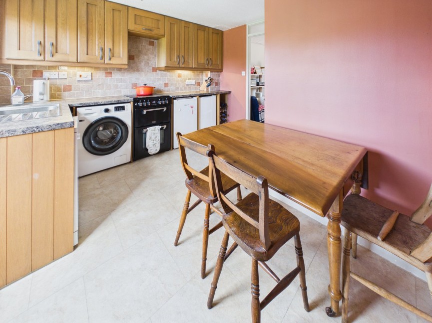 2 bedroom House for Sale Icknield Way East, Baldock, Hertfordshire
