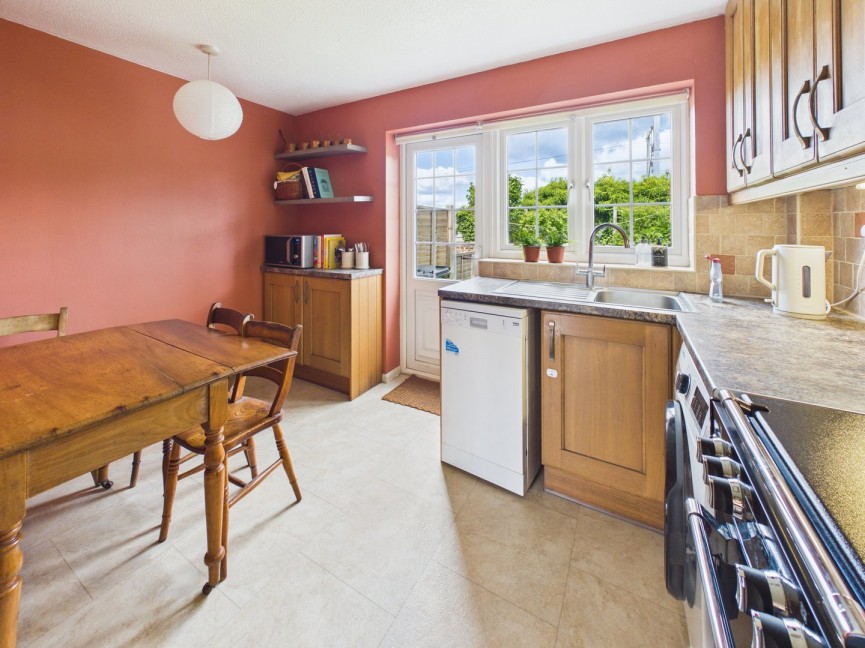 2 bedroom House for Sale Icknield Way East, Baldock, Hertfordshire