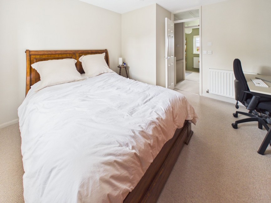 2 bedroom House for Sale Icknield Way East, Baldock, Hertfordshire
