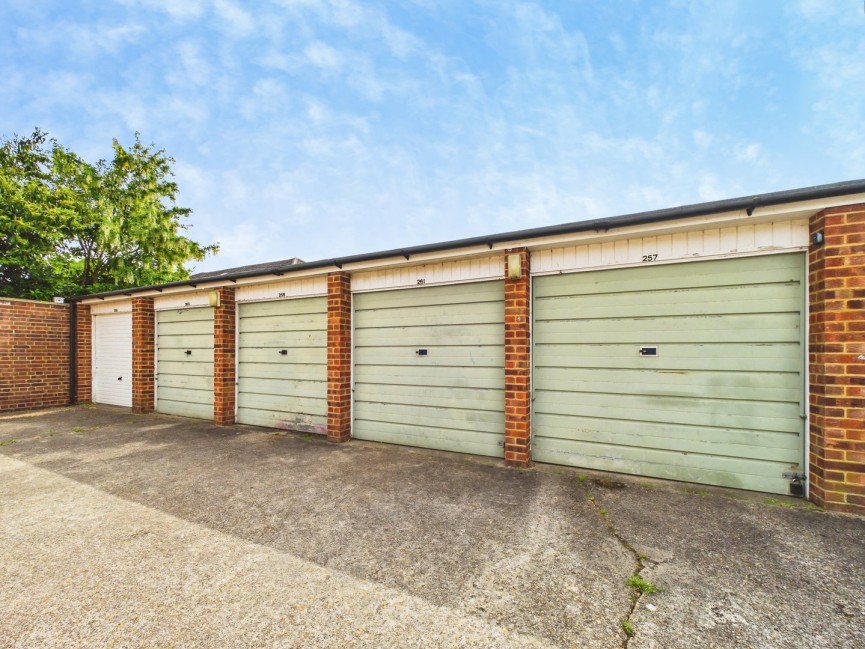 1 bedroom Flat for Sale Bedford Road, Hitchin, Hertfordshire